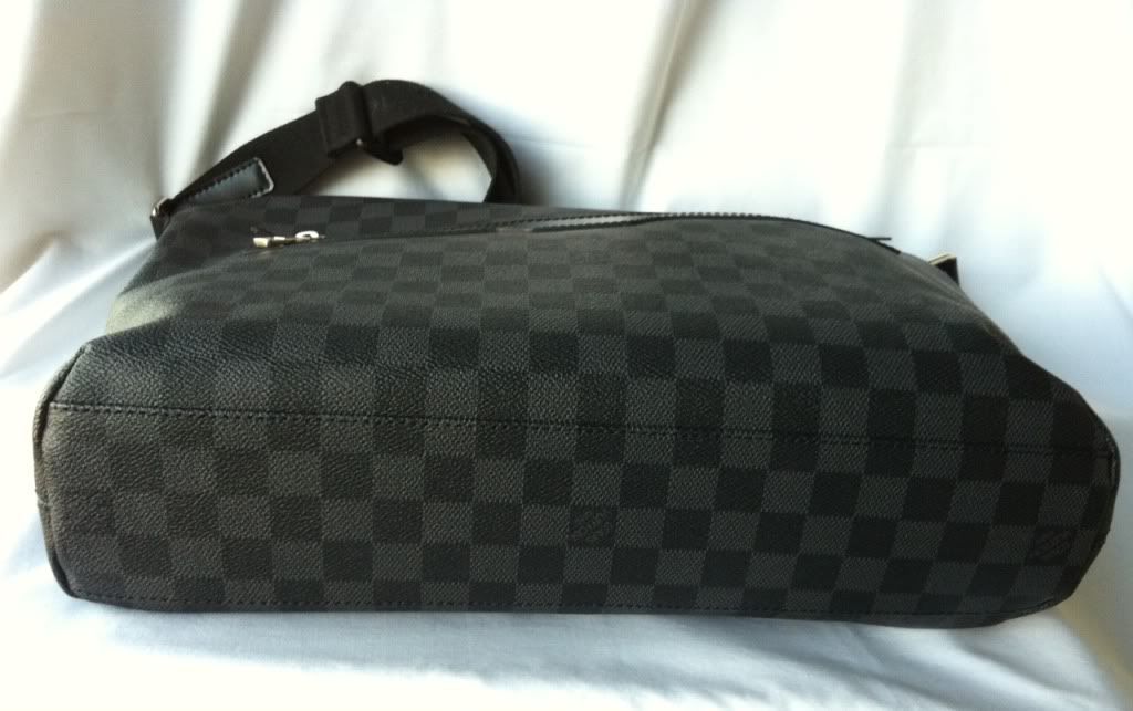 Date Code & Stamp] Louis Vuitton Mick MM Damier Graphite Canvas