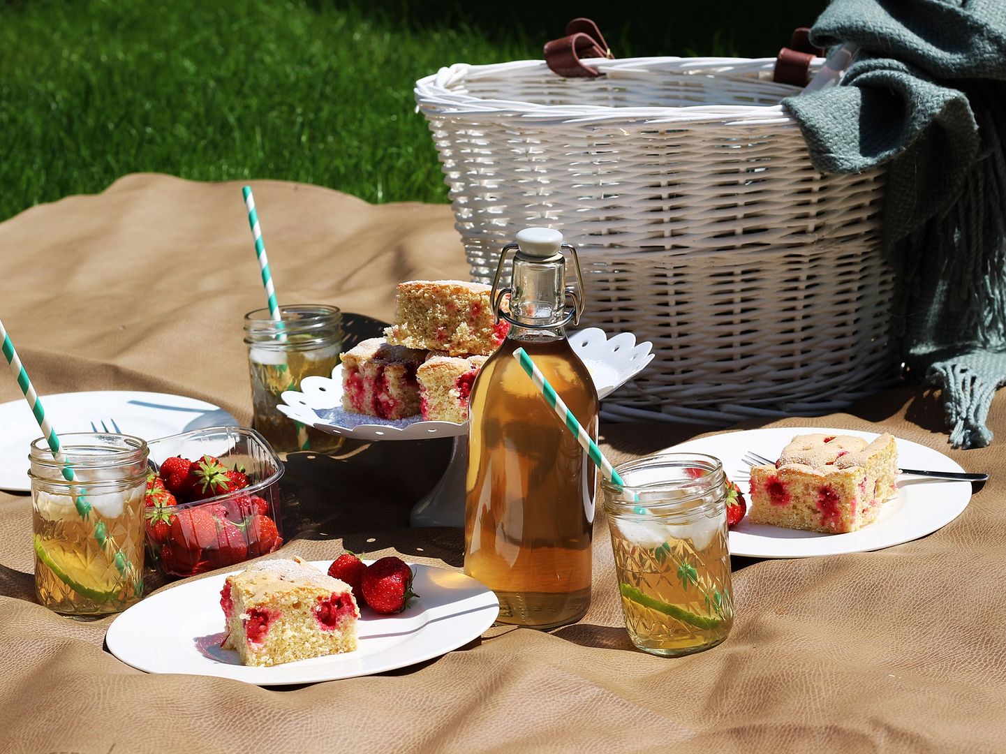 FOOD SommerPicknick im Garten KokosRibiselkuchen mit