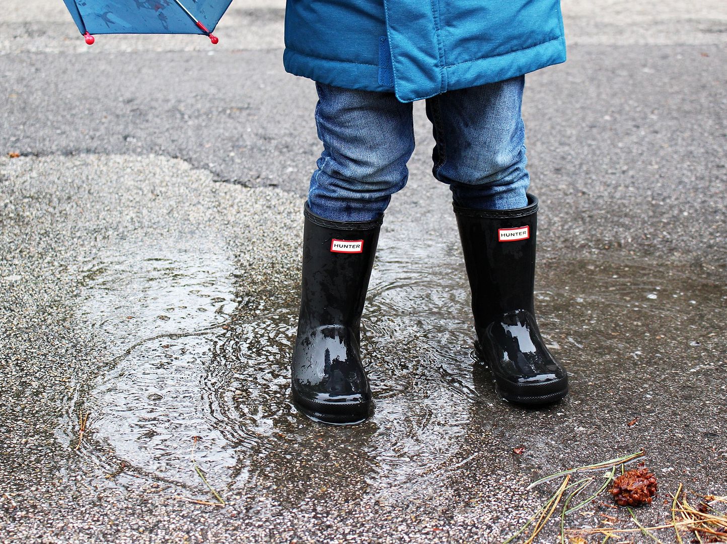 Kidslife Fruhjahrsmode Der April Der Macht Was Er Will Trocken Durchs Regenwetter Mit Kleidung Von Tausendkind Produkttest Starlights In The Kitchen