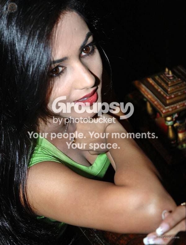 sonal_chauhan_04.jpg